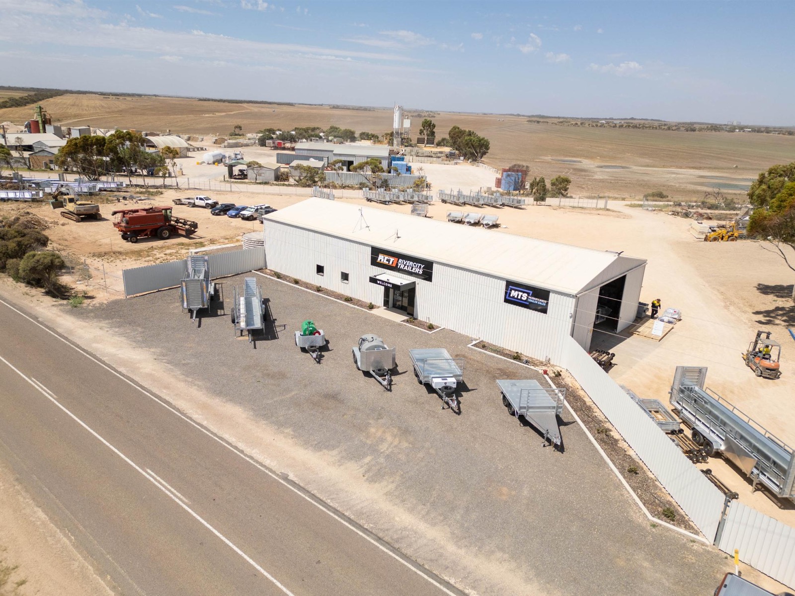 Shopping campaigns for equipment dealers: feed setup that wins the click